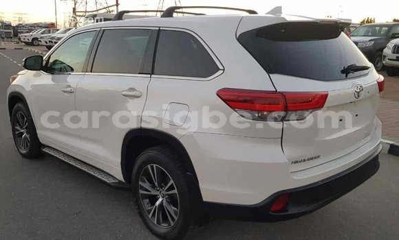 Acheter Import Voiture Toyota Highlander Blanc à Import - Dubai, Togo Acheter Import Voiture Toyota Highlander Blanc à Import - Dubai, Togo