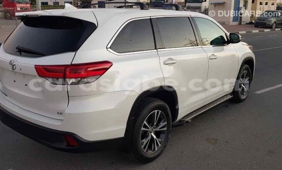 Acheter Import Voiture Toyota Highlander Blanc à Import - Dubai, Togo Acheter Import Voiture Toyota Highlander Blanc à Import - Dubai, Togo