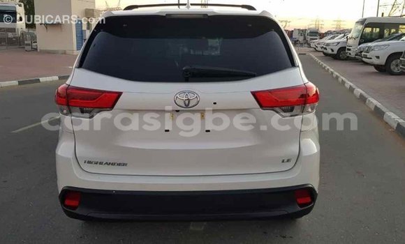 Acheter Import Voiture Toyota Highlander Blanc à Import - Dubai, Togo Acheter Import Voiture Toyota Highlander Blanc à Import - Dubai, Togo
