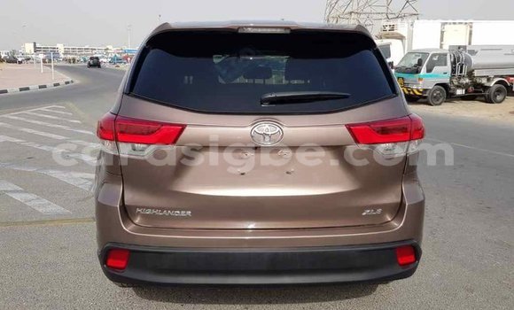 Acheter Import Voiture Toyota Highlander Marron à Import - Dubai, Togo Acheter Import Voiture Toyota Highlander Marron à Import - Dubai, Togo