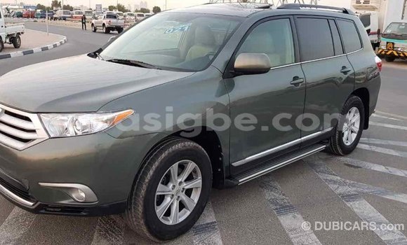 Acheter Import Voiture Toyota Highlander Vert à Import - Dubai, Togo Acheter Import Voiture Toyota Highlander Vert à Import - Dubai, Togo