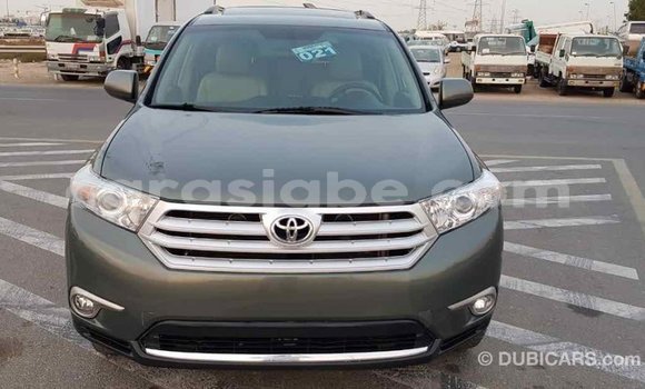Acheter Import Voiture Toyota Highlander Vert à Import - Dubai, Togo Acheter Import Voiture Toyota Highlander Vert à Import - Dubai, Togo