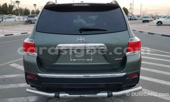 Acheter Import Voiture Toyota Highlander Vert à Import - Dubai, Togo Acheter Import Voiture Toyota Highlander Vert à Import - Dubai, Togo