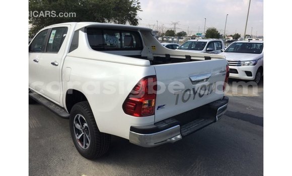 Acheter Import Voiture Toyota Hilux Blanc à Import - Dubai, Togo Acheter Import Voiture Toyota Hilux Blanc à Import - Dubai, Togo