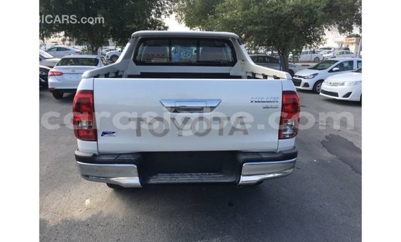 Acheter Import Voiture Toyota Hilux Blanc à Import - Dubai, Togo Acheter Import Voiture Toyota Hilux Blanc à Import - Dubai, Togo