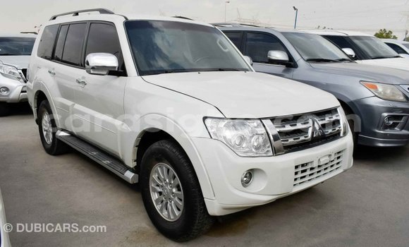 Acheter Import Voiture Mitsubishi Pajero Blanc à Import - Dubai, Togo