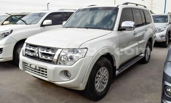 Acheter Import Voiture Mitsubishi Pajero Blanc à Import - Dubai, Togo Acheter Import Voiture Mitsubishi Pajero Blanc à Import - Dubai, Togo