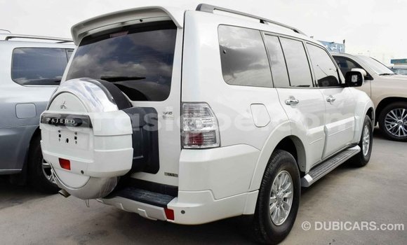 Acheter Import Voiture Mitsubishi Pajero Blanc à Import - Dubai, Togo Acheter Import Voiture Mitsubishi Pajero Blanc à Import - Dubai, Togo
