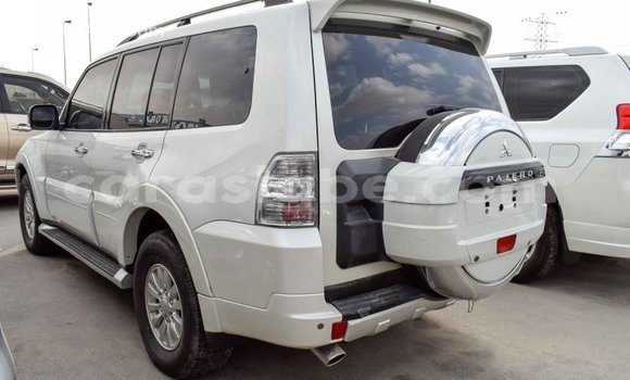 Acheter Import Voiture Mitsubishi Pajero Blanc à Import - Dubai, Togo Acheter Import Voiture Mitsubishi Pajero Blanc à Import - Dubai, Togo