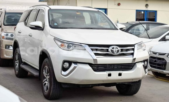 Acheter Import Voiture Toyota Fortuner Blanc à Import - Dubai, Togo Acheter Import Voiture Toyota Fortuner Blanc à Import - Dubai, Togo