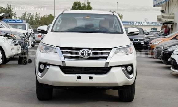 Acheter Import Voiture Toyota Fortuner Blanc à Import - Dubai, Togo Acheter Import Voiture Toyota Fortuner Blanc à Import - Dubai, Togo