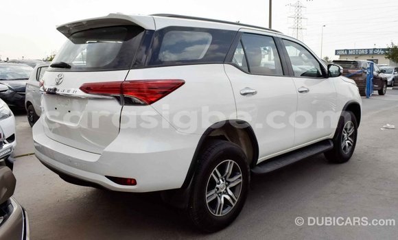 Acheter Import Voiture Toyota Fortuner Blanc à Import - Dubai, Togo Acheter Import Voiture Toyota Fortuner Blanc à Import - Dubai, Togo