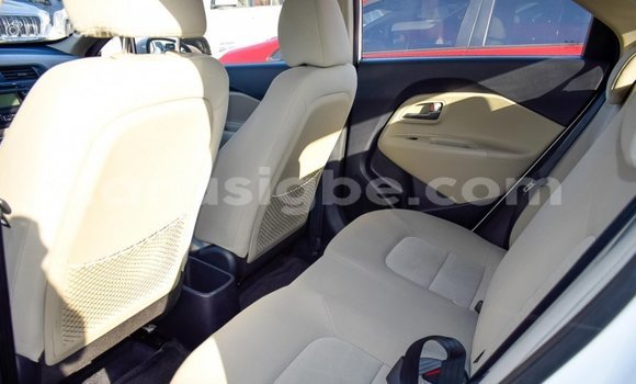 Acheter Import Voiture Kia Rio Blanc à Import - Dubai, Togo Acheter Import Voiture Kia Rio Blanc à Import - Dubai, Togo