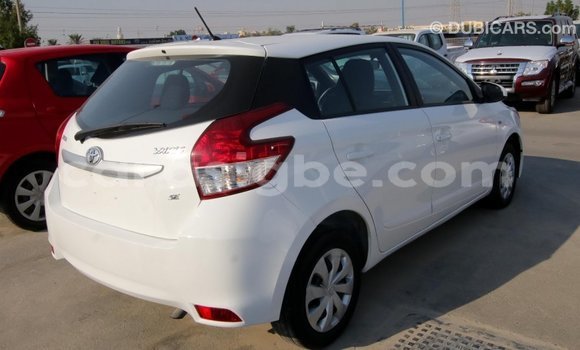 Acheter Import Voiture Toyota Yaris Blanc à Import - Dubai, Togo Acheter Import Voiture Toyota Yaris Blanc à Import - Dubai, Togo