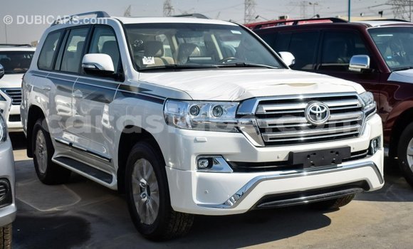 Acheter Import Voiture Toyota Land Cruiser Blanc à Import - Dubai, Togo Acheter Import Voiture Toyota Land Cruiser Blanc à Import - Dubai, Togo