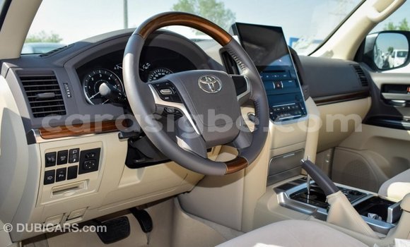 Acheter Import Voiture Toyota Land Cruiser Blanc à Import - Dubai, Togo Acheter Import Voiture Toyota Land Cruiser Blanc à Import - Dubai, Togo
