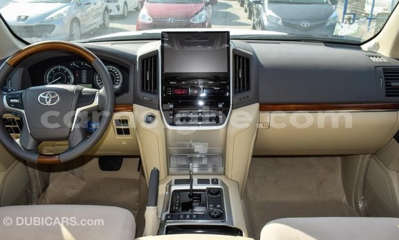 Acheter Import Voiture Toyota Land Cruiser Blanc à Import - Dubai, Togo Acheter Import Voiture Toyota Land Cruiser Blanc à Import - Dubai, Togo