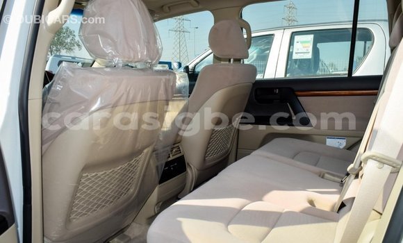 Acheter Import Voiture Toyota Land Cruiser Blanc à Import - Dubai, Togo Acheter Import Voiture Toyota Land Cruiser Blanc à Import - Dubai, Togo