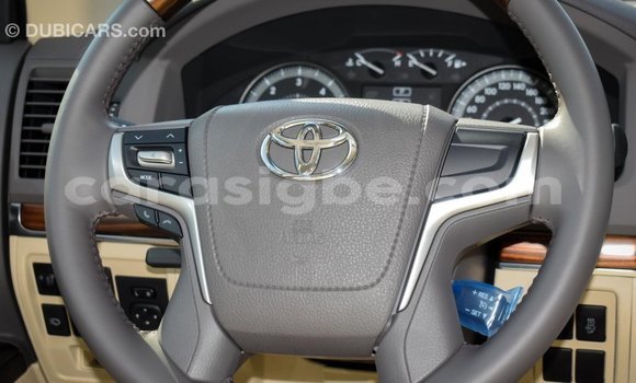 Acheter Import Voiture Toyota Land Cruiser Blanc à Import - Dubai, Togo Acheter Import Voiture Toyota Land Cruiser Blanc à Import - Dubai, Togo