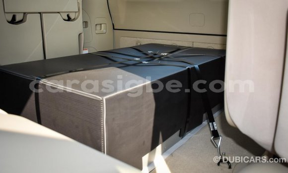 Acheter Import Voiture Toyota Land Cruiser Blanc à Import - Dubai, Togo Acheter Import Voiture Toyota Land Cruiser Blanc à Import - Dubai, Togo