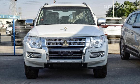 Acheter Import Voiture Mitsubishi Pajero Blanc à Import - Dubai, Togo