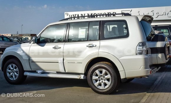 Acheter Import Voiture Mitsubishi Pajero Blanc à Import - Dubai, Togo Acheter Import Voiture Mitsubishi Pajero Blanc à Import - Dubai, Togo