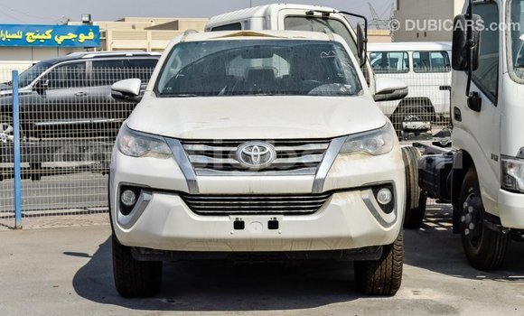 Acheter Import Voiture Toyota Fortuner Blanc à Import - Dubai, Togo Acheter Import Voiture Toyota Fortuner Blanc à Import - Dubai, Togo