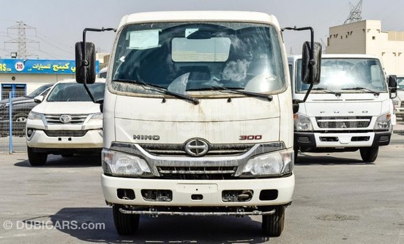 Acheter Import Utilitaire Hino 300 Series Blanc à Import - Dubai, Togo Acheter Import Utilitaire Hino 300 Series Blanc à Import - Dubai, Togo