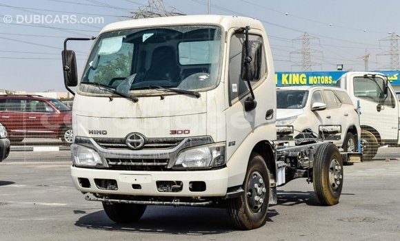 Acheter Import Utilitaire Hino 300 Series Blanc à Import - Dubai, Togo Acheter Import Utilitaire Hino 300 Series Blanc à Import - Dubai, Togo