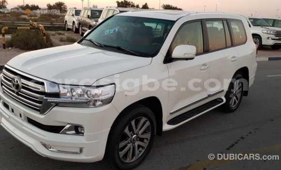 Acheter Import Voiture Toyota Land Cruiser Blanc à Import - Dubai, Togo Acheter Import Voiture Toyota Land Cruiser Blanc à Import - Dubai, Togo