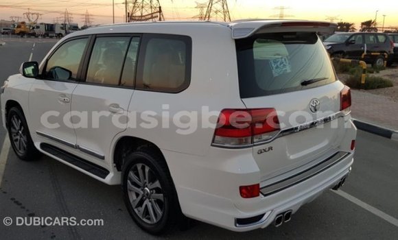 Acheter Import Voiture Toyota Land Cruiser Blanc à Import - Dubai, Togo Acheter Import Voiture Toyota Land Cruiser Blanc à Import - Dubai, Togo