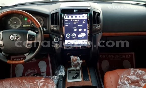 Acheter Import Voiture Toyota Land Cruiser Blanc à Import - Dubai, Togo Acheter Import Voiture Toyota Land Cruiser Blanc à Import - Dubai, Togo