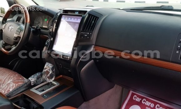 Acheter Import Voiture Toyota Land Cruiser Blanc à Import - Dubai, Togo Acheter Import Voiture Toyota Land Cruiser Blanc à Import - Dubai, Togo