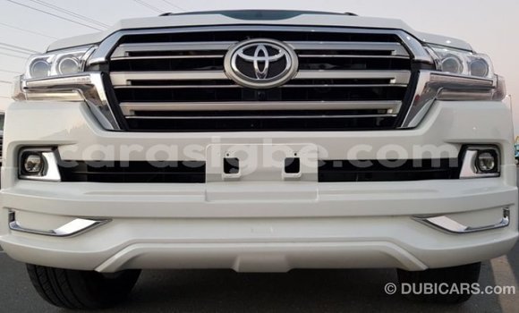 Acheter Import Voiture Toyota Land Cruiser Blanc à Import - Dubai, Togo Acheter Import Voiture Toyota Land Cruiser Blanc à Import - Dubai, Togo