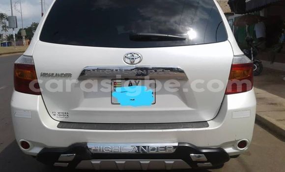 Buy Used Toyota Highlander White Car in Lome in Togo Buy Used Toyota Highlander White Car in Lome in Togo