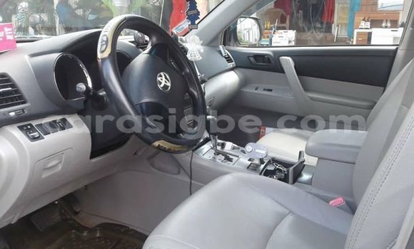 Buy Used Toyota Highlander White Car in Lome in Togo Buy Used Toyota Highlander White Car in Lome in Togo