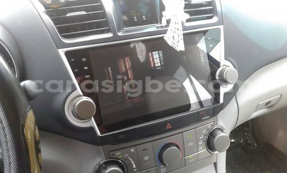 Buy Used Toyota Highlander White Car in Lome in Togo Buy Used Toyota Highlander White Car in Lome in Togo