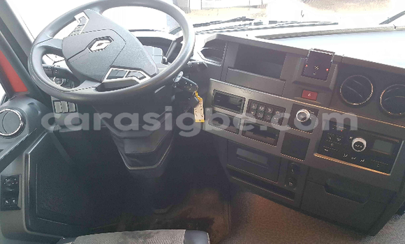 Acheter Occasion Utilitaire Renault TRM 10000 Rouge à Lomé, Maritime Acheter Occasion Utilitaire Renault TRM 10000 Rouge à Lomé, Maritime