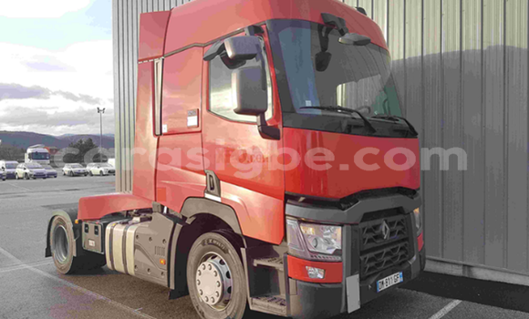 Acheter Occasion Utilitaire Renault TRM 10000 Rouge à Lomé, Maritime Acheter Occasion Utilitaire Renault TRM 10000 Rouge à Lomé, Maritime