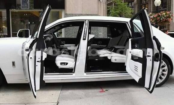 Acheter Occasion Voiture Rolls-Royce Phantom Blanc à Lomé, Togo Acheter Occasion Voiture Rolls-Royce Phantom Blanc à Lomé, Togo