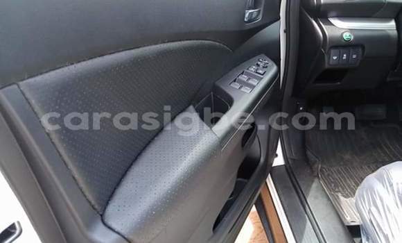 Buy Import Honda CR–V White Car in Lome in Togo Buy Import Honda CR–V White Car in Lome in Togo