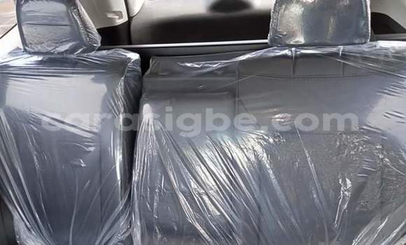 Buy Import Honda CR–V White Car in Lome in Togo Buy Import Honda CR–V White Car in Lome in Togo