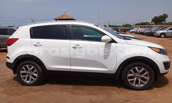 Buy Import Kia Sportage White Car in Lome in Togo Buy Import Kia Sportage White Car in Lome in Togo