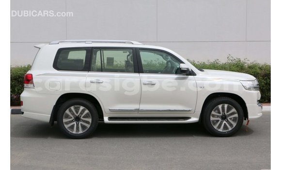 Acheter Import Voiture Toyota Land Cruiser Blanc à Import - Dubai, Togo Acheter Import Voiture Toyota Land Cruiser Blanc à Import - Dubai, Togo