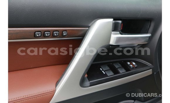 Acheter Import Voiture Toyota Land Cruiser Blanc à Import - Dubai, Togo Acheter Import Voiture Toyota Land Cruiser Blanc à Import - Dubai, Togo