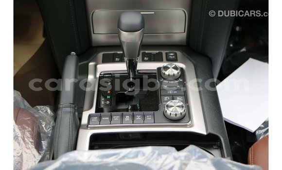 Acheter Import Voiture Toyota Land Cruiser Blanc à Import - Dubai, Togo Acheter Import Voiture Toyota Land Cruiser Blanc à Import - Dubai, Togo