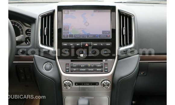Acheter Import Voiture Toyota Land Cruiser Blanc à Import - Dubai, Togo Acheter Import Voiture Toyota Land Cruiser Blanc à Import - Dubai, Togo