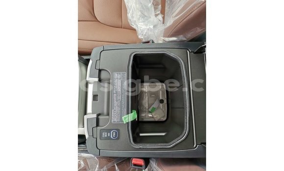 Acheter Import Voiture Toyota Land Cruiser Blanc à Import - Dubai, Togo Acheter Import Voiture Toyota Land Cruiser Blanc à Import - Dubai, Togo