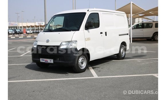 Acheter Import Voiture Daihatsu Sirion Blanc à Import - Dubai, Togo