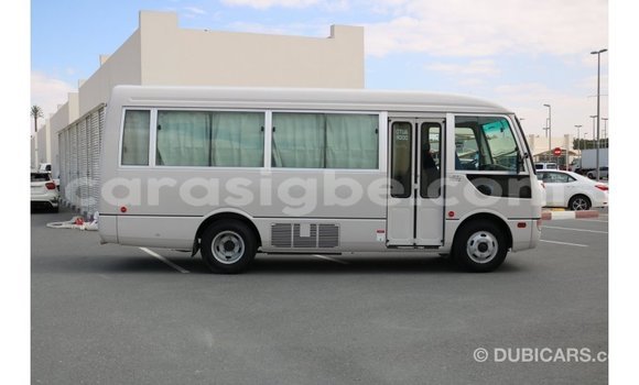 Buy Import Mitsubishi L400 White Truck in Import - Dubai in Togo